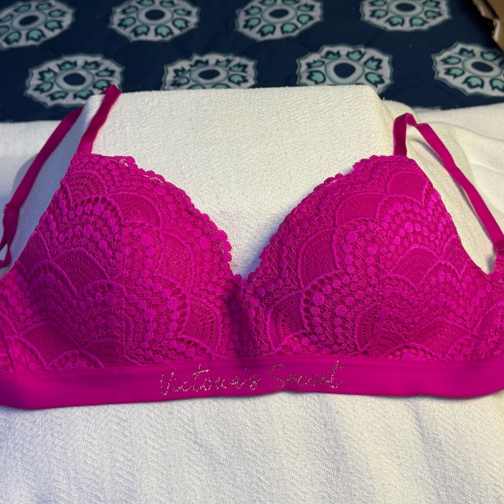 Victoria's Secret 32-C Fuchsia Lace Bralette